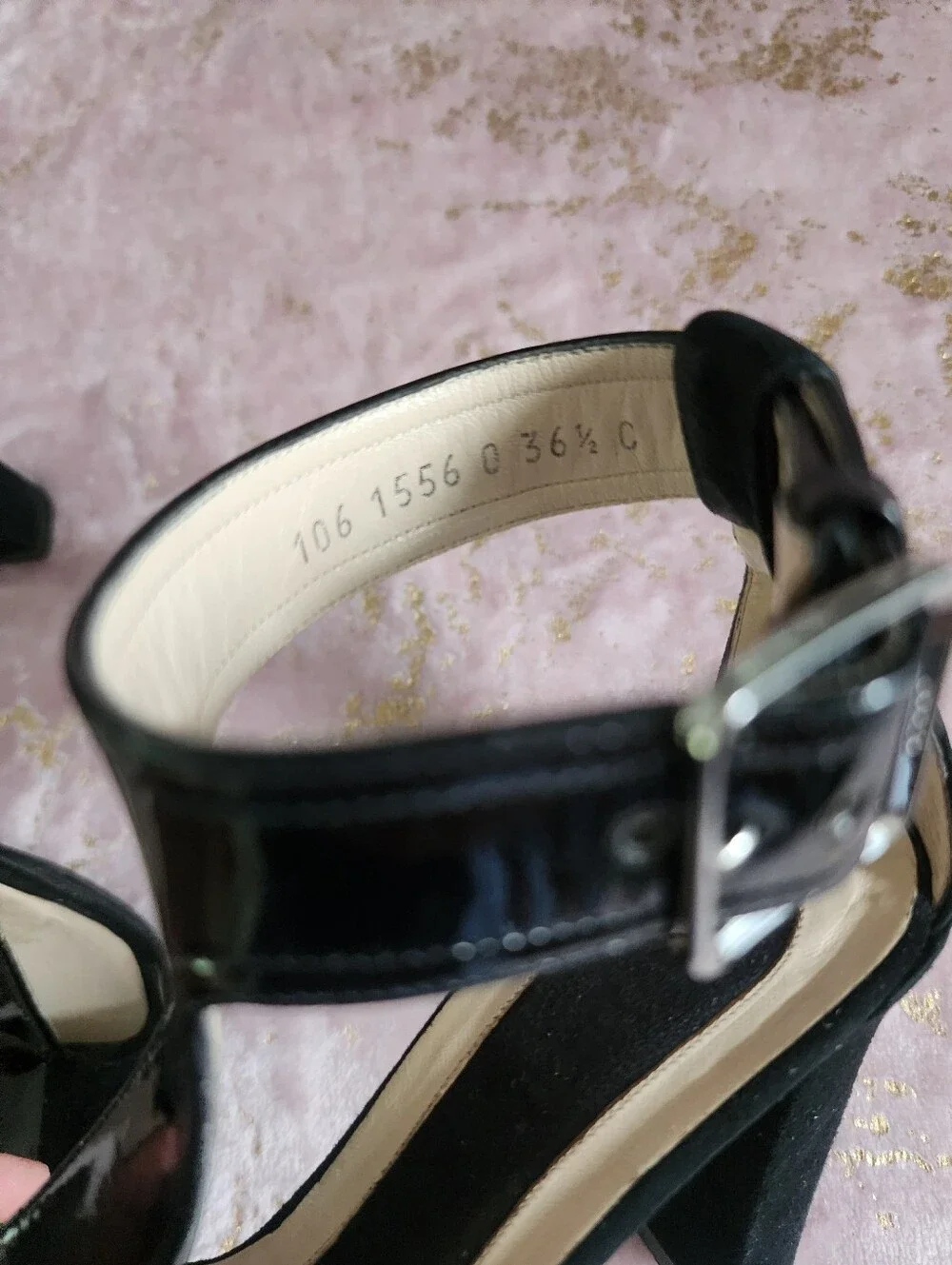 GUCCI | Classic Black T-Strap High Heel Sandals - Picture 15 of 16